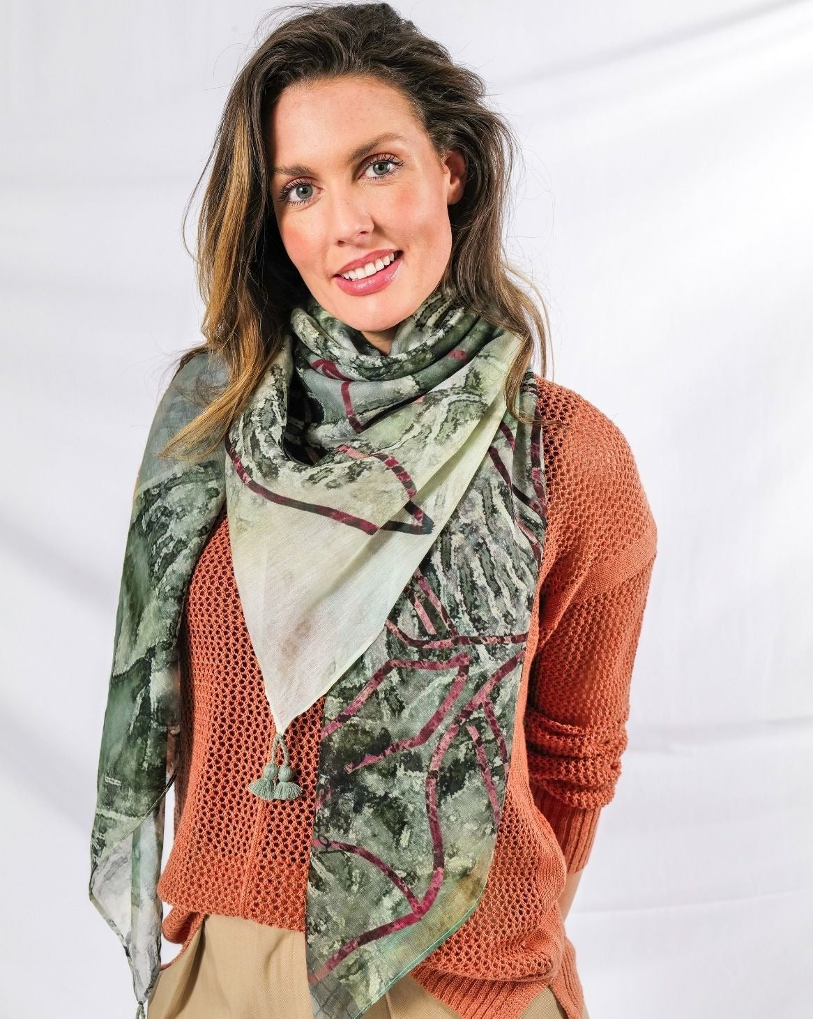 ANYWHERE silk-cotton tassel scarf