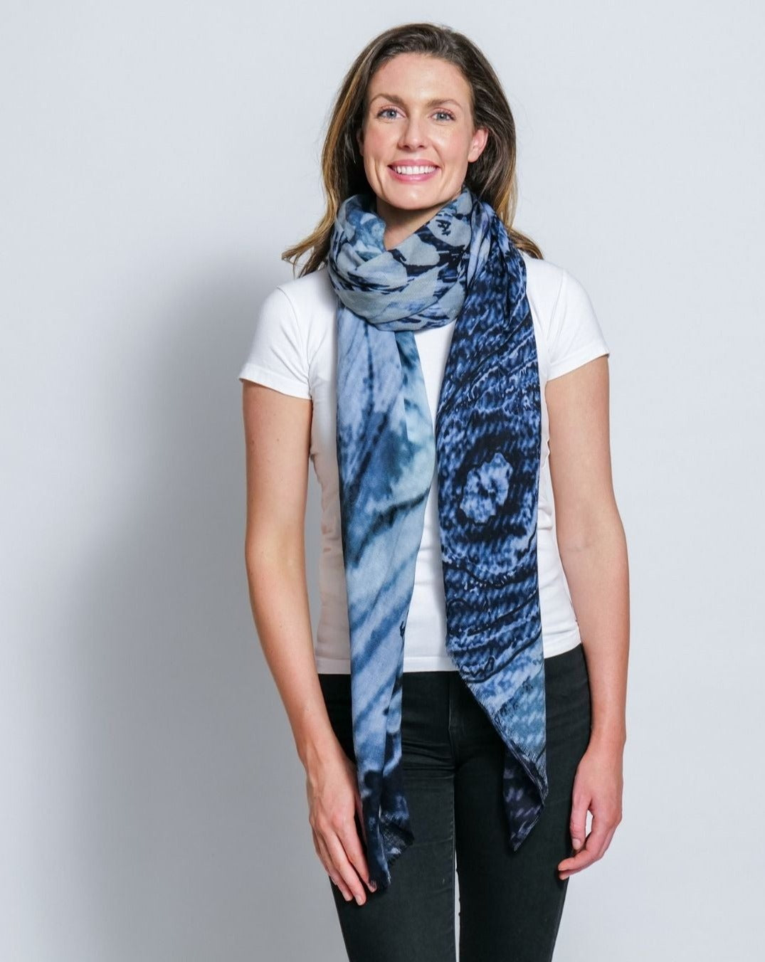 CURIOUS wool scarf